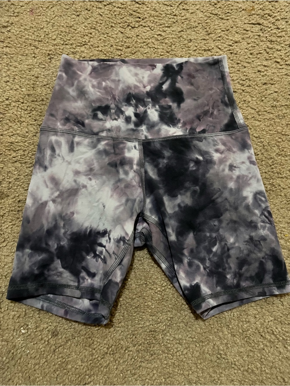 Lululemon size 2 High-Waist Tie-Dye Women’s Bike Shorts - Purple/Gray